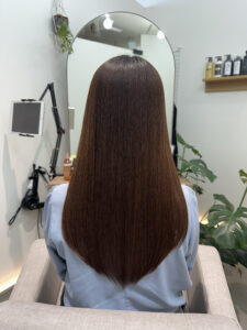 縮毛矯正は髪が痛む？ダメージの原因を美容師が詳しく解説