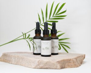 [髪のうねりに悩む大人女性へ]エイジングケアシャンプーの正しい選び方